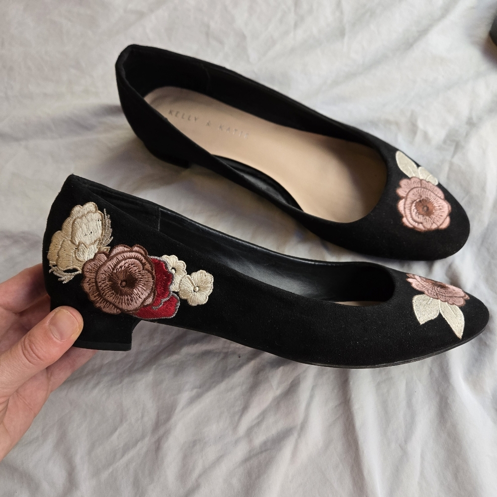 Kelly & Katie embroidered floral pumps sz 7.5 or 8? EUC